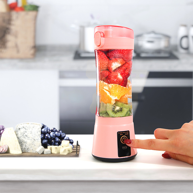 Portable Electric Fruit Juicing Blender